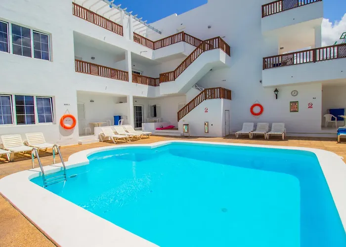 비스타 마르 아파르타멘토스 *